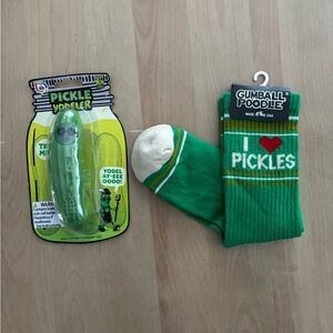 Fun Pickle Pair. “I ❤️ Pickles” Novelty Socks & Pickle Yodeler Both NWT Fast Sh